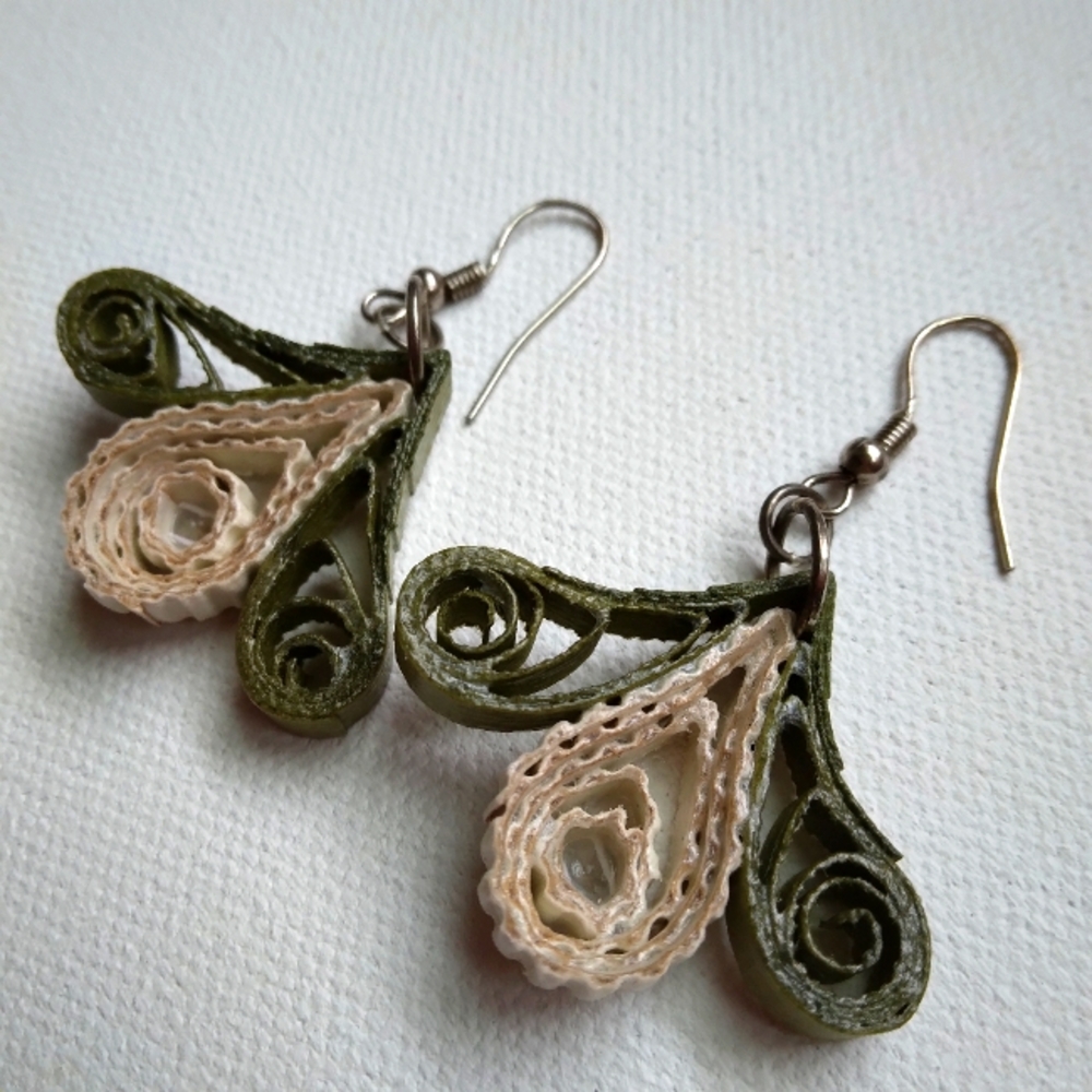 Handmade Green and Cream Paper Quilled Earrings - Picture 4 of 4